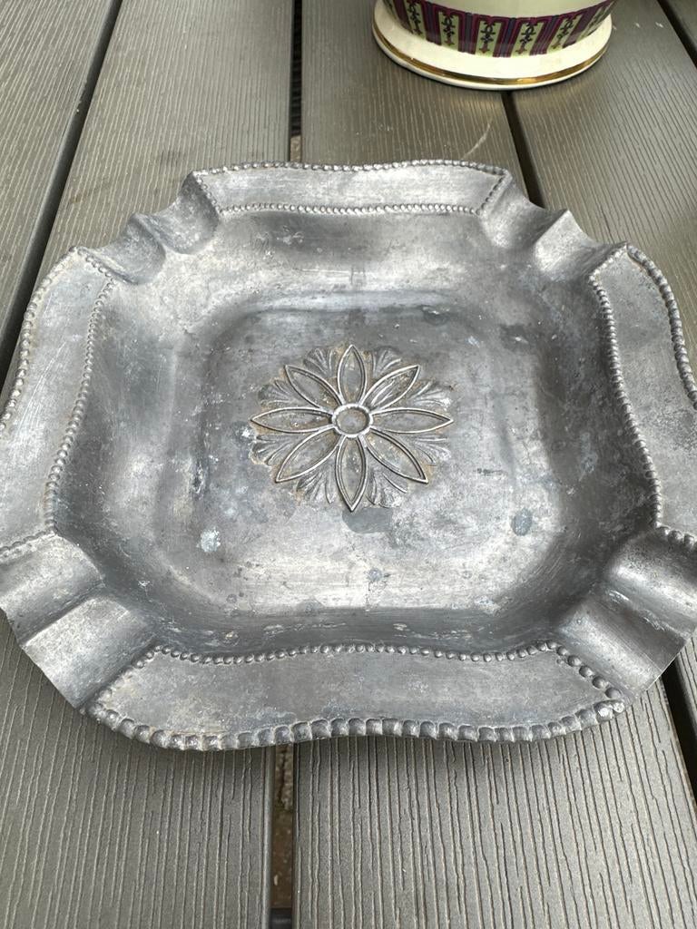 Vintage tinnen schaal met bloemmotief, Ophalen of Verzenden