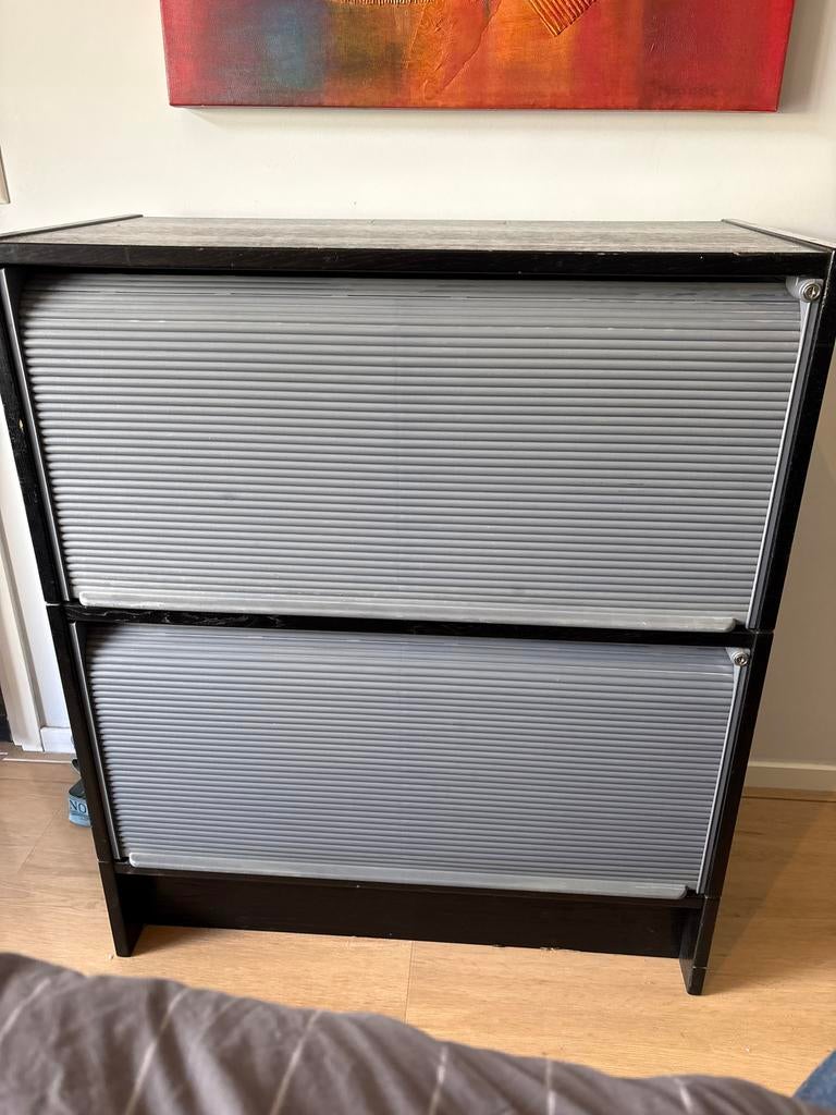 Zwarte roldeurkast met twee vakken van ikea, Huis en Inrichting, Kasten | Roldeurkasten en Archiefkasten, Ophalen, Gebruikt, 100 tot 150 cm