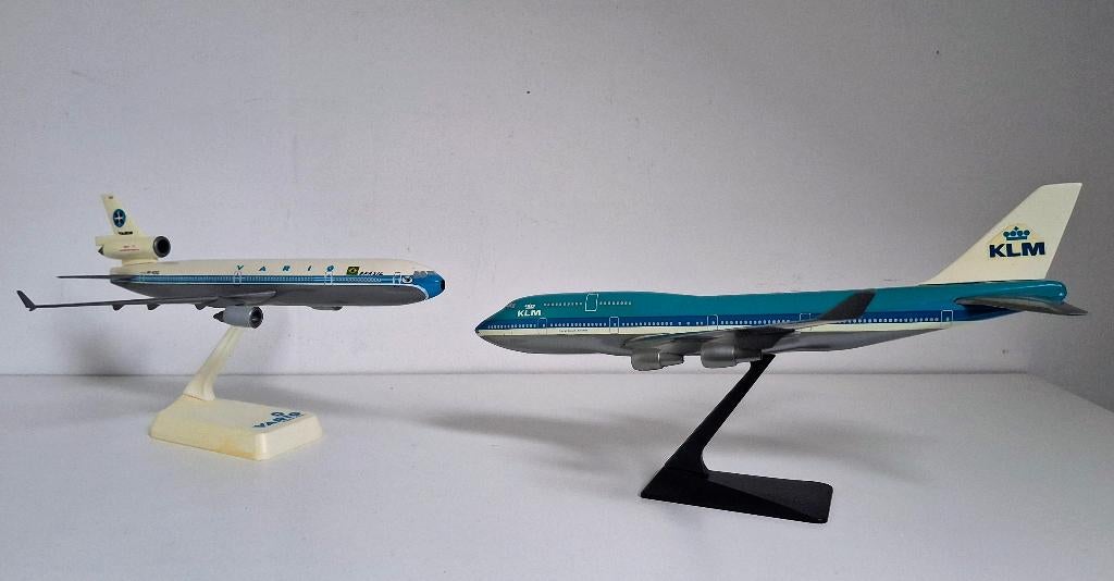 2 Retro vliegtuigen KLM & VARIG (setvan2ps€11,49)   € 22,99., Verzamelen, Luchtvaart en Vliegtuigspotten, Zo goed als nieuw, Schaalmodel