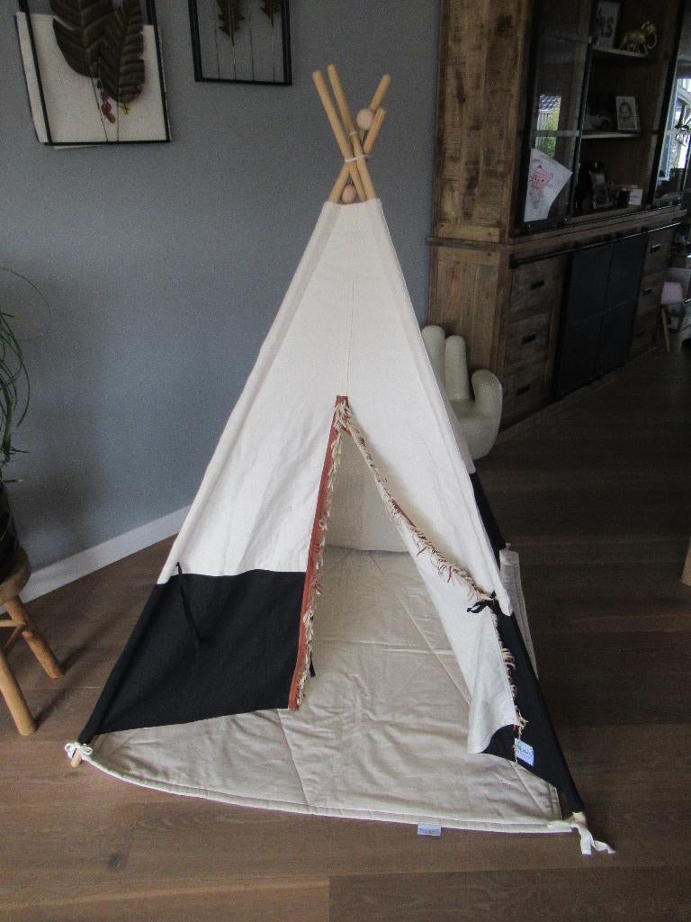 Cosy dots Tipi Tent - Speeltent voor kinderen + binnen kleed, Ophalen of Verzenden, Zo goed als nieuw