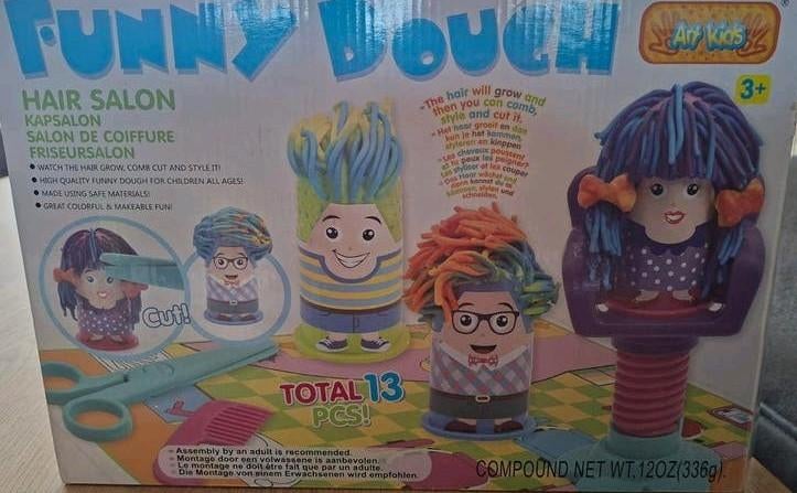 Funny Dough Kapsalon met 8 nieuwe verpakkingen klei, Ophalen of Verzenden, Zo goed als nieuw, Knutselen