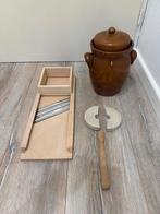Keukenbenodigdheden: fermentatiepot en mandoline, Hout, Ophalen of Verzenden, Bruin, Overige typen
