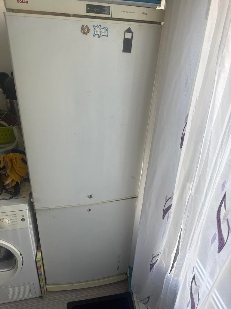 Bosch Koelkast-vriezer (koelkast defect, vriezer werkt), Witgoed en Apparatuur, Koelkasten en IJskasten, Ophalen, Niet werkend