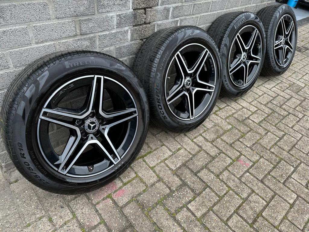 Originele Mercedes AMG velgen + Pirelli banden (19 inch), Auto-onderdelen, Gebruikt, 255 mm, Banden en Velgen, Ophalen of Verzenden