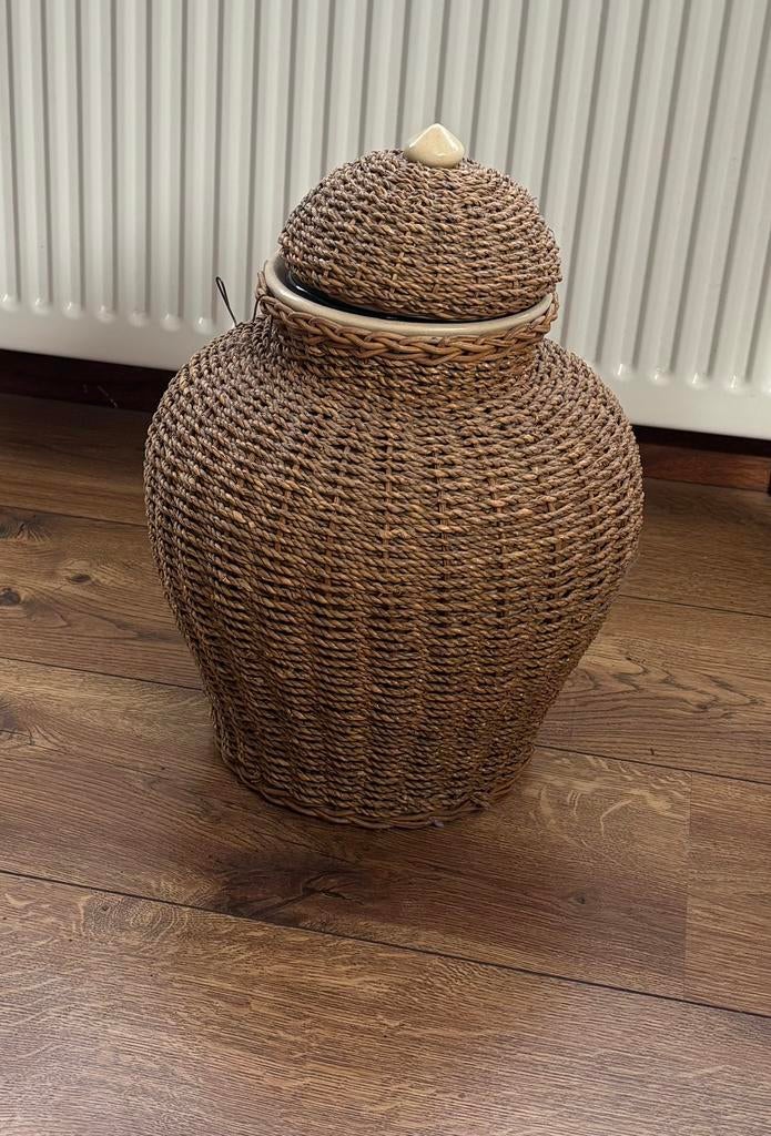 Te koop vaas met rotan, Huis en Inrichting, Ophalen, Gebruikt, Rond, Overige materialen