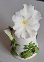Sierlijke, mat witte tafelbel met witte petunia, Bone China., Ophalen of Verzenden