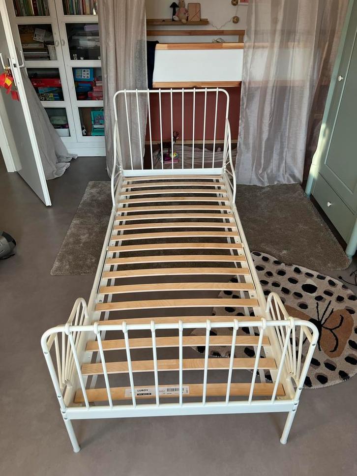 Ikea Minnen uitschuifbaar ledikant wit, Kinderen en Baby's, Kinderkamer | Bedden, Gebruikt, 160 tot 180 cm, 70 tot 85 cm, Lattenbodem