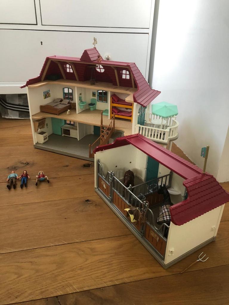 Schleich paardenstal met huis en accessoires, Ophalen, Gebruikt, Jongen of Meisje