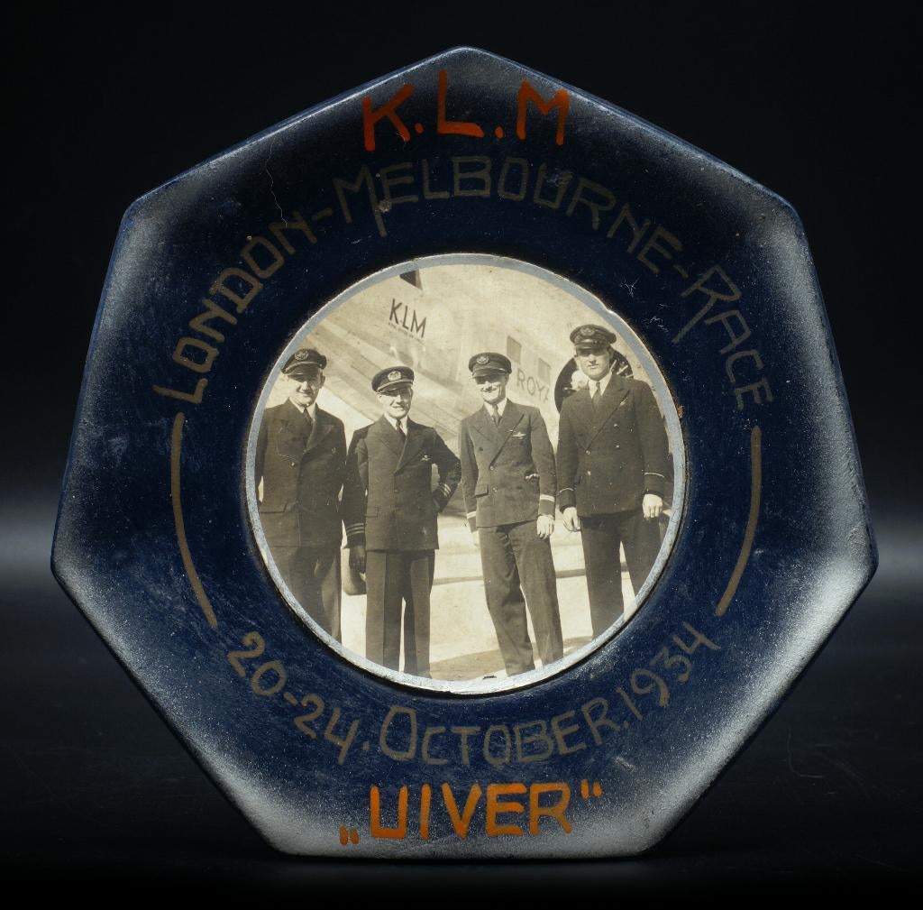 Koudlak bordje Uiver 1935, Verzamelen, Luchtvaart en Vliegtuigspotten, Ophalen of Verzenden, Gebruikt, Overige typen