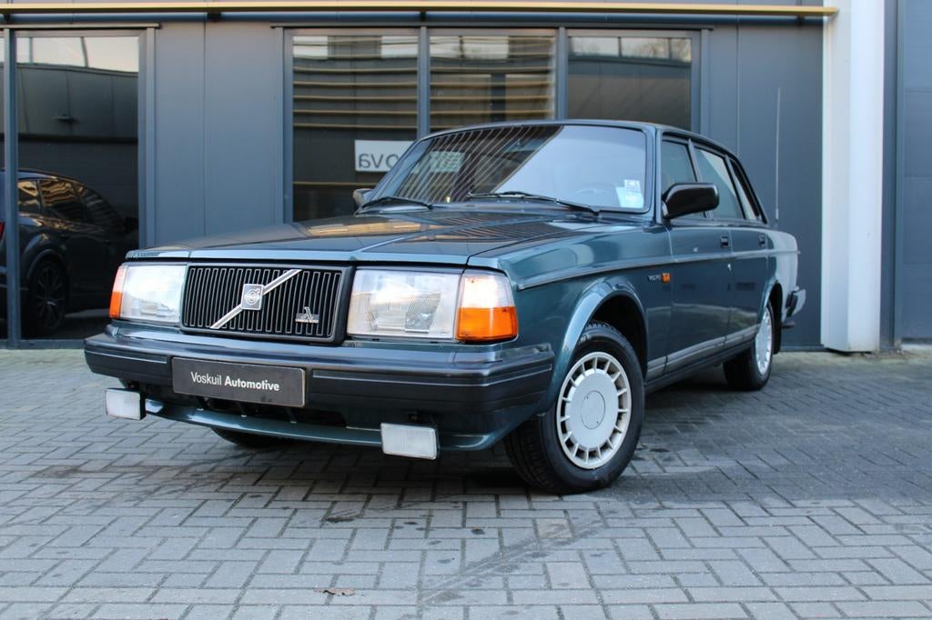 Volvo 240 GL 2.3 1990 blauw, Auto's, Volvo, Bedrijf, Benzine, Sedan, Handgeschakeld, Blauw, Beige, Stof, Achterwielaandrijving