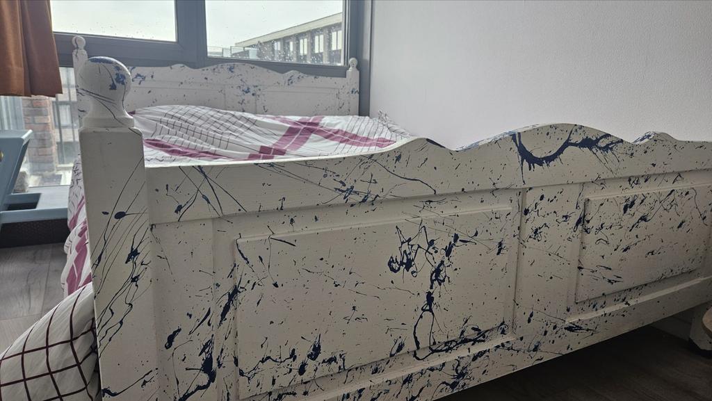 Tweepersoonsbed met frame en stevig matras, blauwe spetters, Huis en Inrichting, Ophalen, Gebruikt, Blauw, Tweepersoons