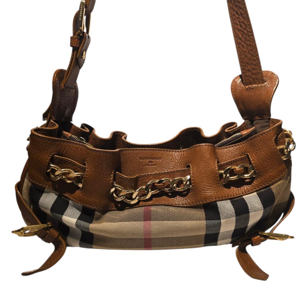 Burberry Canvas Chain Strap Shoulder Bag, Burberry, Gebruikt, https://www.burberry.com/contact-us/, Horseferry House, Horseferry Road, London SW1P 2AW, Verenigd Koninkrijk