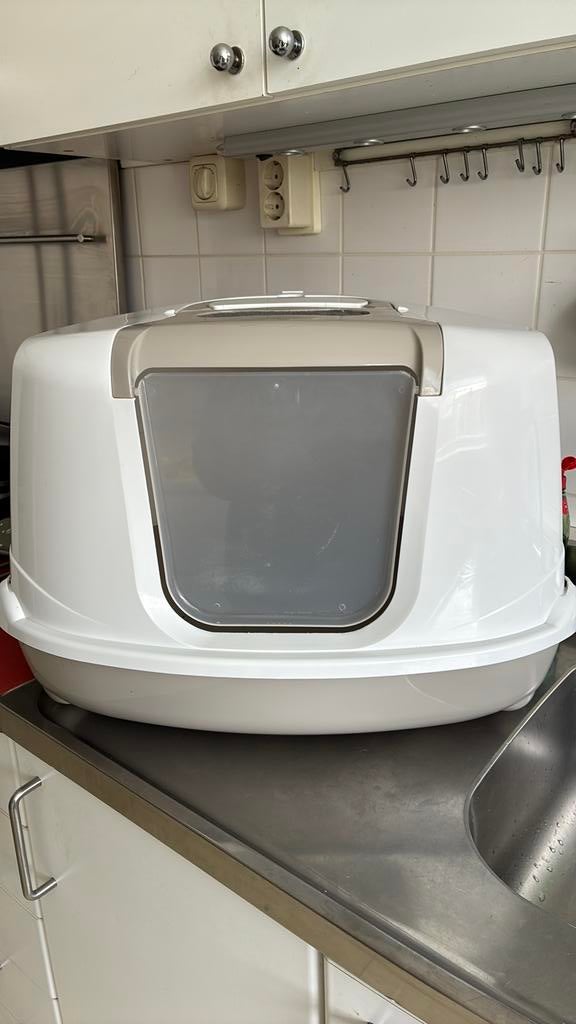 Kattenbak voor in een hoek. Hoekkattenbak., Ophalen, Zo goed als nieuw