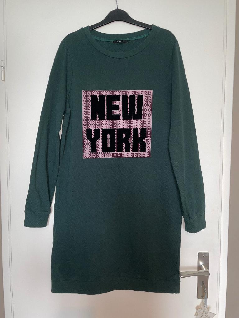 Nikkie plessen groen roze n logo sweater comfy jurk mt 40, Maat 38/40 (M), Ophalen of Verzenden, Zo goed als nieuw, Nikkie