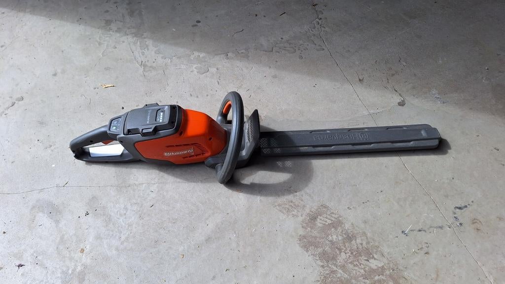 Husqvarna 136LiHD45 heggenschaar (accu 2/3 vol), Tuin en Terras, Heggenscharen, Ophalen, Gebruikt, Accu, Husqvarna