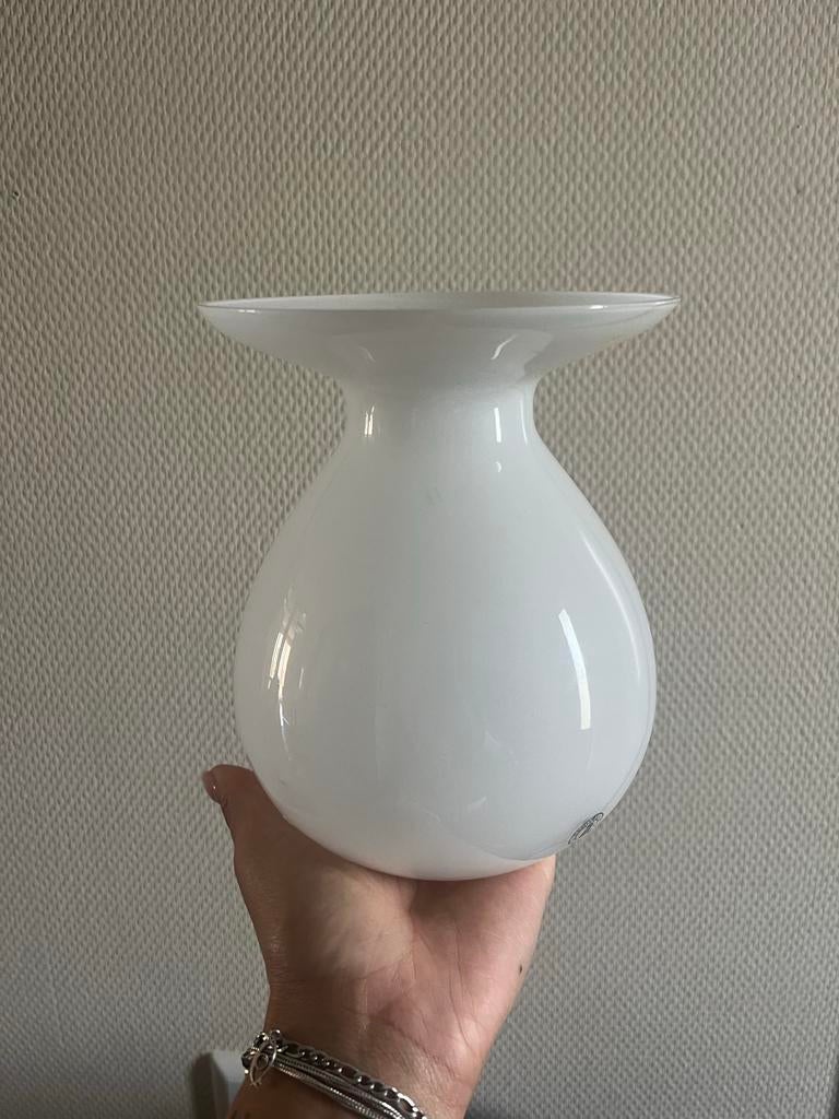 Vintage IKEA opaline vaas minimalistisch retro, Huis en Inrichting, Woonaccessoires | Vazen, Ophalen