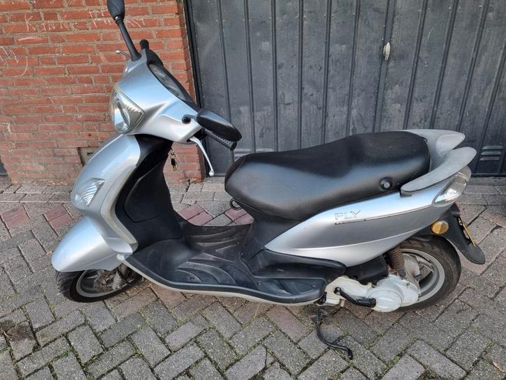 Piaggio Fly 4t brom, Fietsen en Brommers, Scooters | Piaggio, Gebruikt, Fly, Maximaal 45 km/u, Benzine, Ophalen