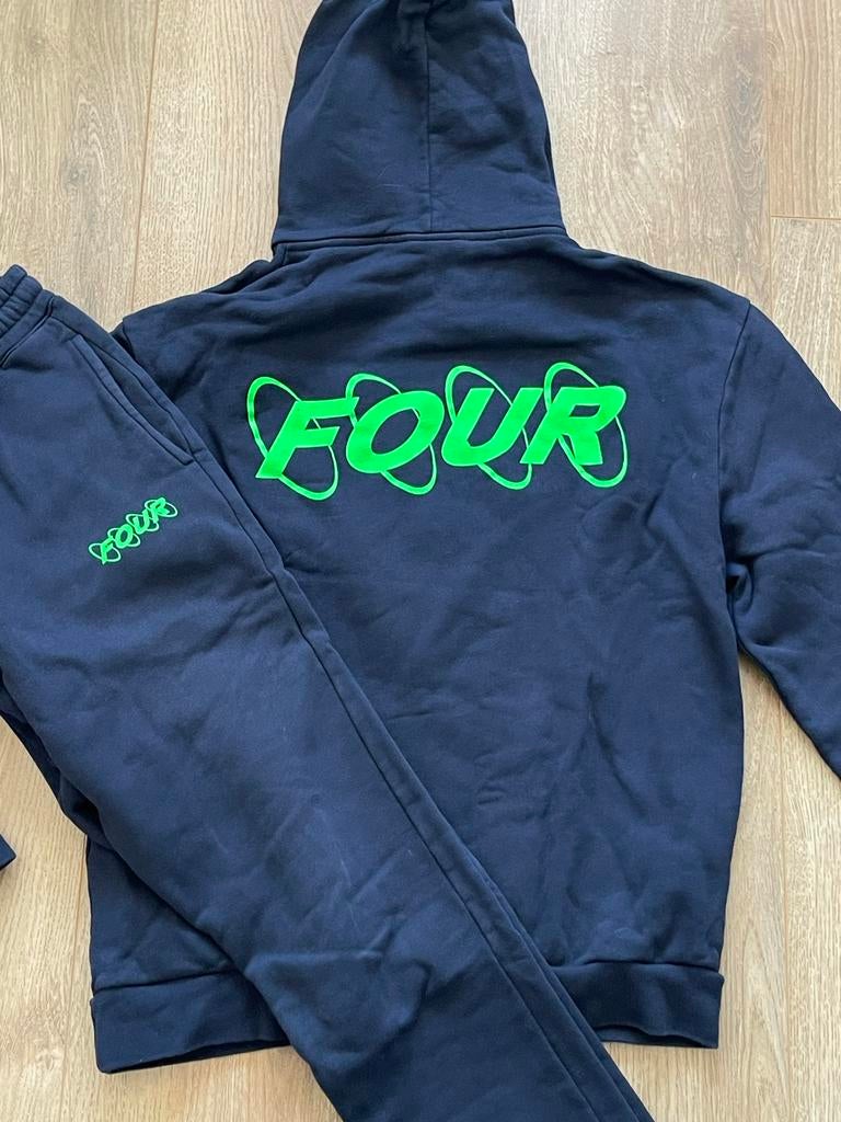 FOUR Amsterdam joggingspak maat 170/176, Ophalen of Verzenden, Gebruikt, Jongen of Meisje, Setje