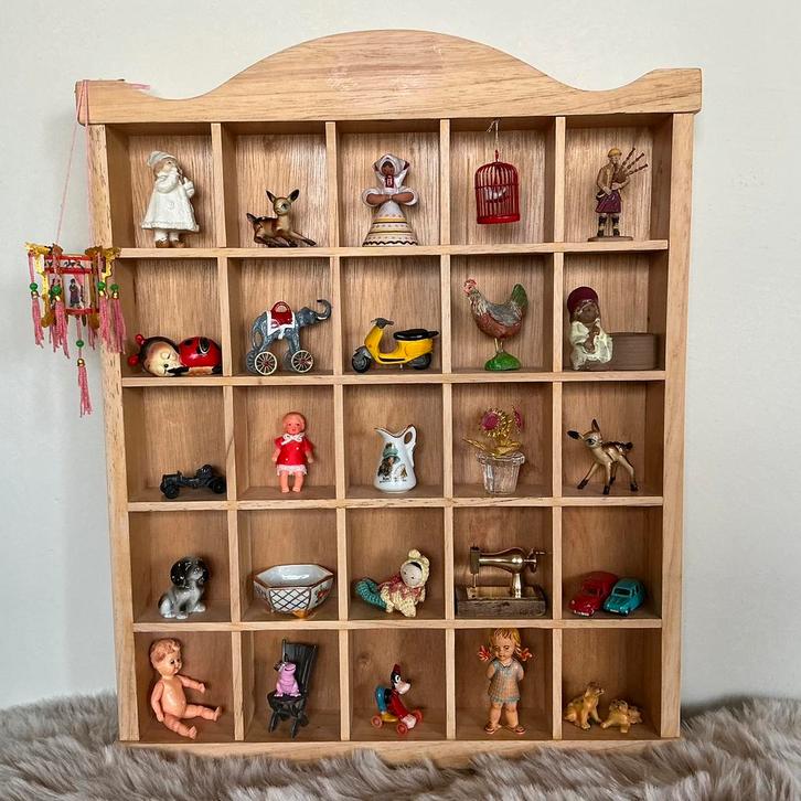 Vintage houten letterbak met figuurtjes 🌷🌸, Huis en Inrichting, Woonaccessoires | Wanddecoraties, Ophalen of Verzenden