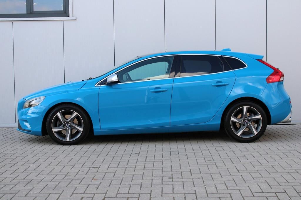 Volvo V40 1.6 D2 R-Design PANO I AUTOMAAT I CRUISE I CAMERA, Euro 5, Gebruikt, Zwart, 4 cilinders