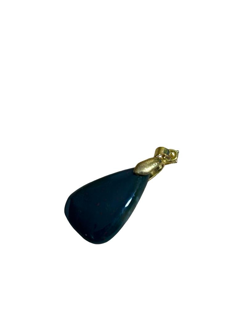 Bloedsteen hanger met roestvrijstalen oogje, Overige voorstellingen, Nieuw, Ophalen of Verzenden, Steen of Mineraal