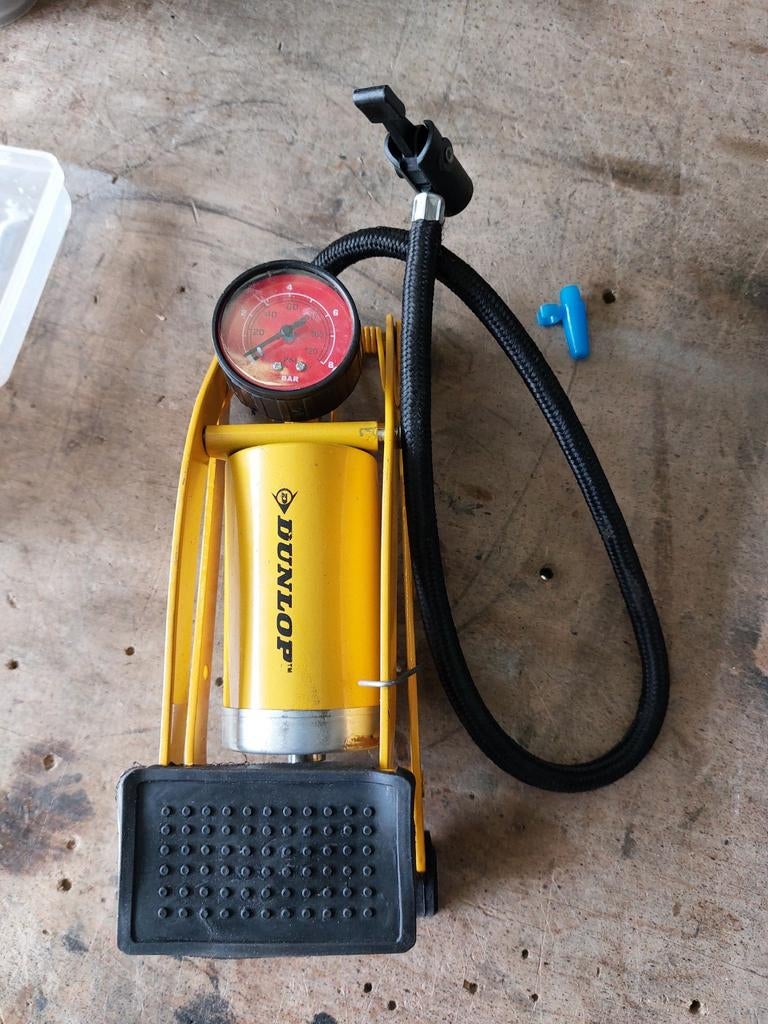 Dunlop Voetpomp met Drukmeter - Geel, Fietsen en Brommers, Fietsaccessoires | Fietspompen, Ophalen, Drukmeter, Nieuw