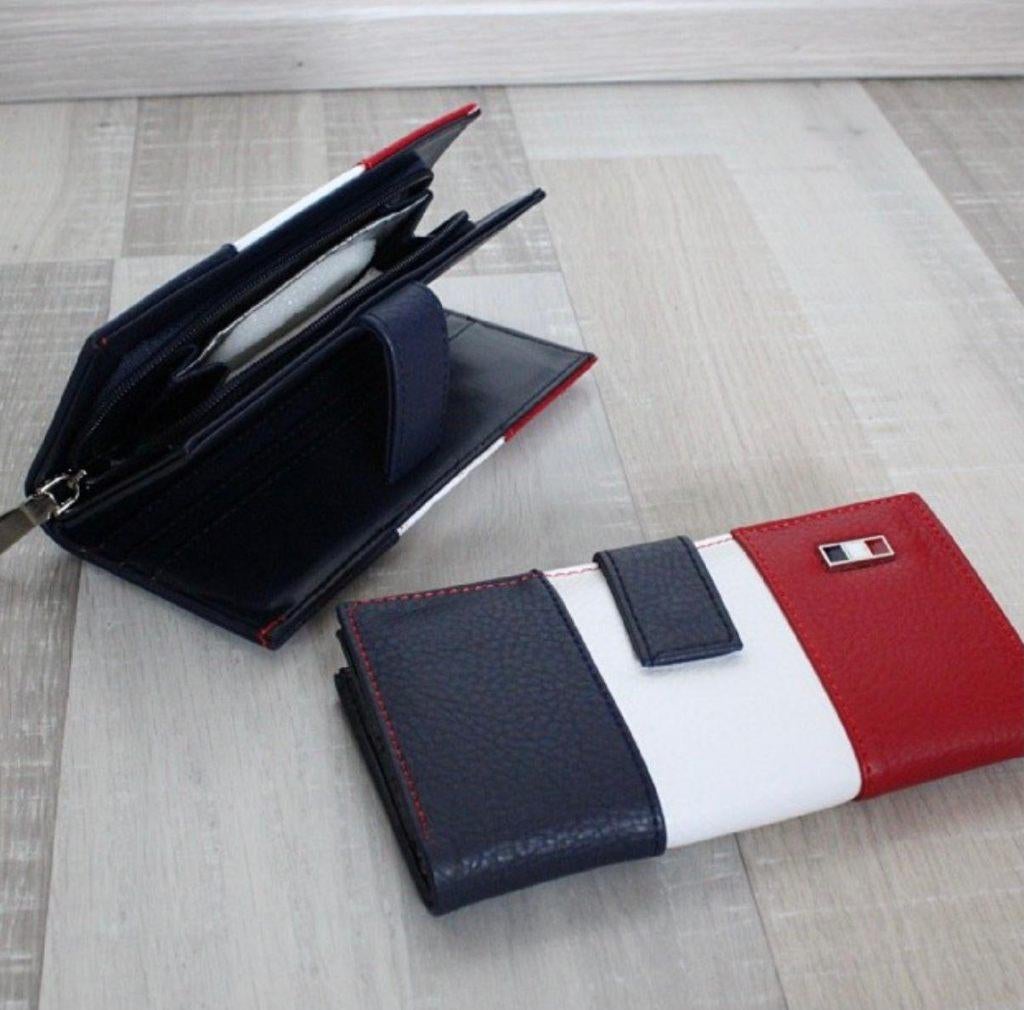 Tommy Hilfiger portemonnee, Sieraden, Tassen en Uiterlijk, Portemonnees, Ophalen of Verzenden, Zo goed als nieuw, Overige kleuren