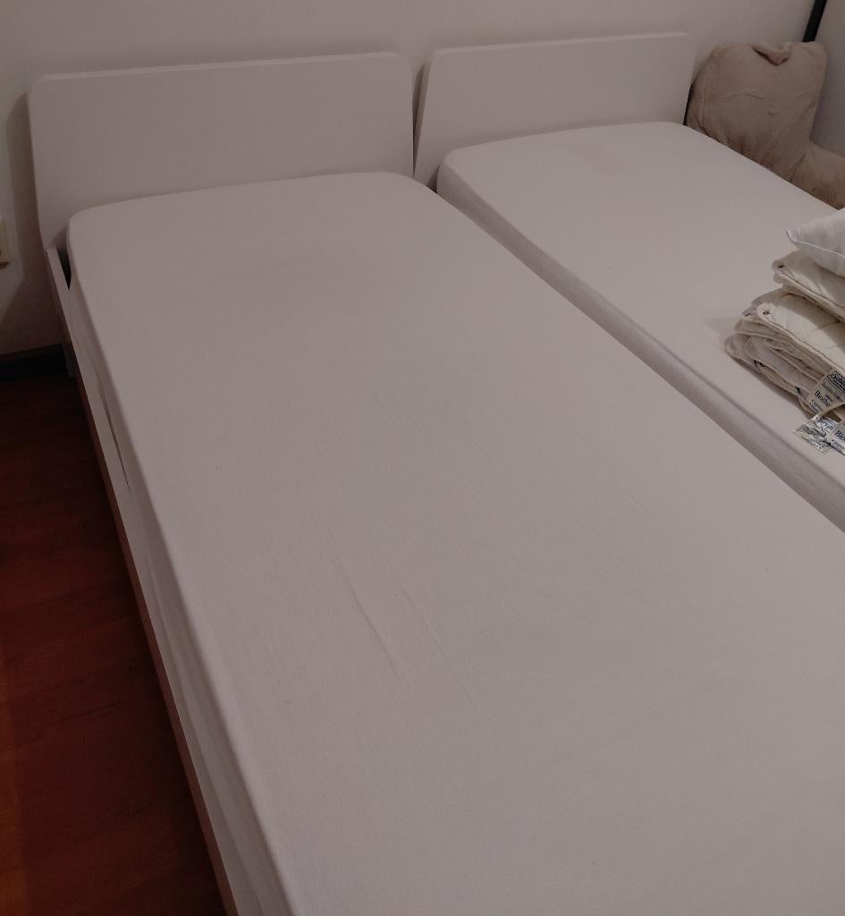 2x 1-persoons bed met verstelbare lattenbodem incl. matras, Ophalen, Gebruikt, 90 cm, Eenpersoons