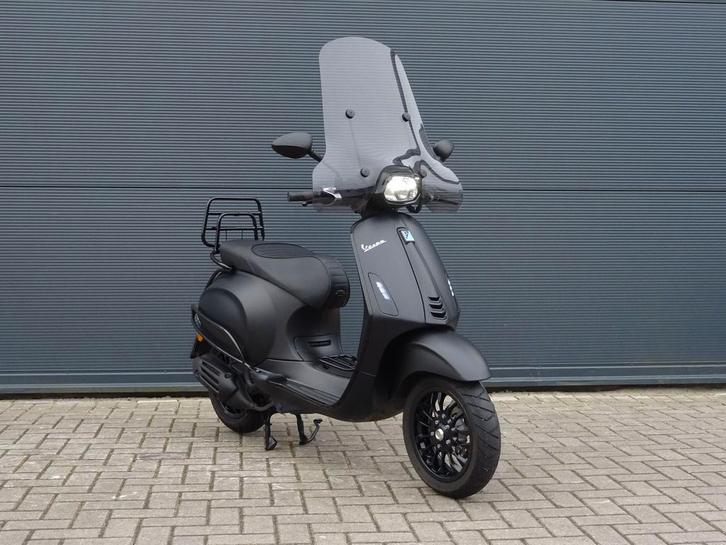 Vespa Sprint S 50i 4T Notte 2019 weinig KM smoke LED windsch, Fietsen en Brommers, Scooters | Vespa