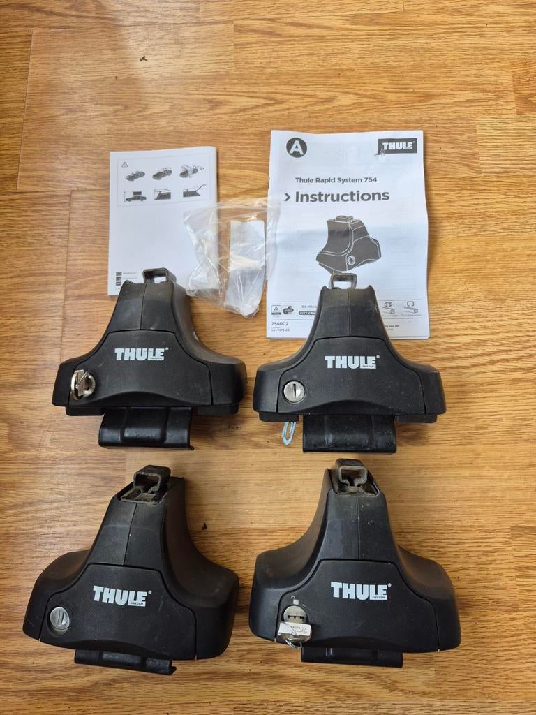 Thule 754 voetenset voor dakdragers - gebruikt, Auto diversen, Dakdragers, Ophalen
