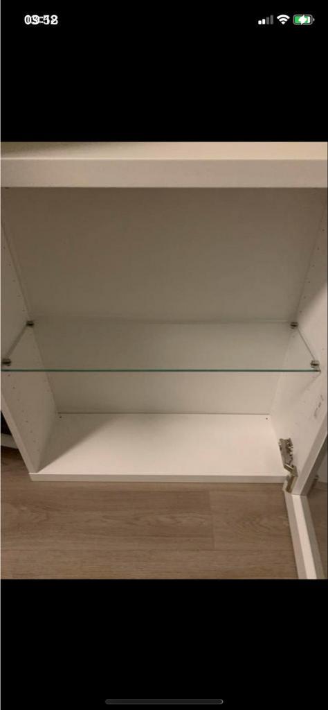Witte kast met glazen plankje zgn H:69,4 B: 59,5D:29 cm, Ophalen, Gebruikt