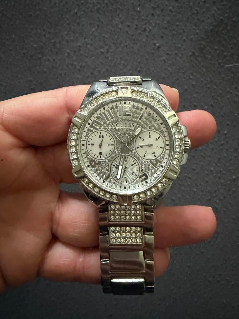 Guess Polshorloge met Strass - Zo goed als nieuw, Sieraden, Tassen en Uiterlijk, Horloges | Dames, Staal, Guess, Polshorloge, Ophalen of Verzenden