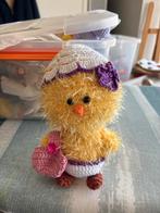 Gehaakte kuiken met hoedje en tasje, Ophalen of Verzenden, Nieuw, Overige typen