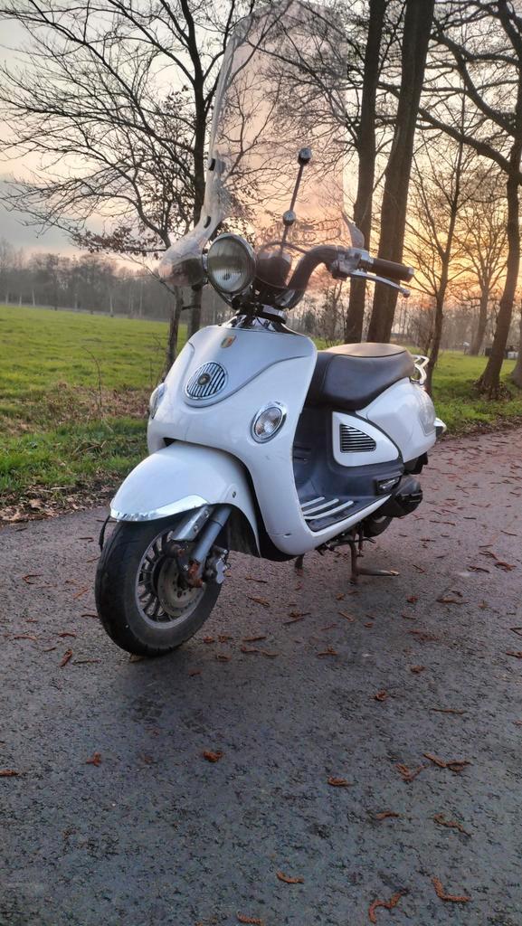 Znen scooter, Fietsen en Brommers, Scooters | SYM, Gebruikt, Overige modellen, Benzine, Ophalen