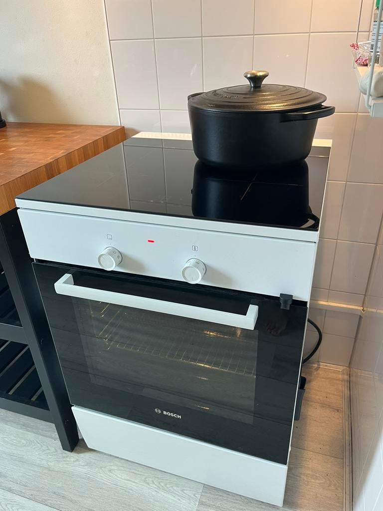 Bosch elektrisch fornuis ZGAN!, Witgoed en Apparatuur, Fornuizen, Ophalen, Minder dan 85 cm, 4 kookzones, Zo goed als nieuw