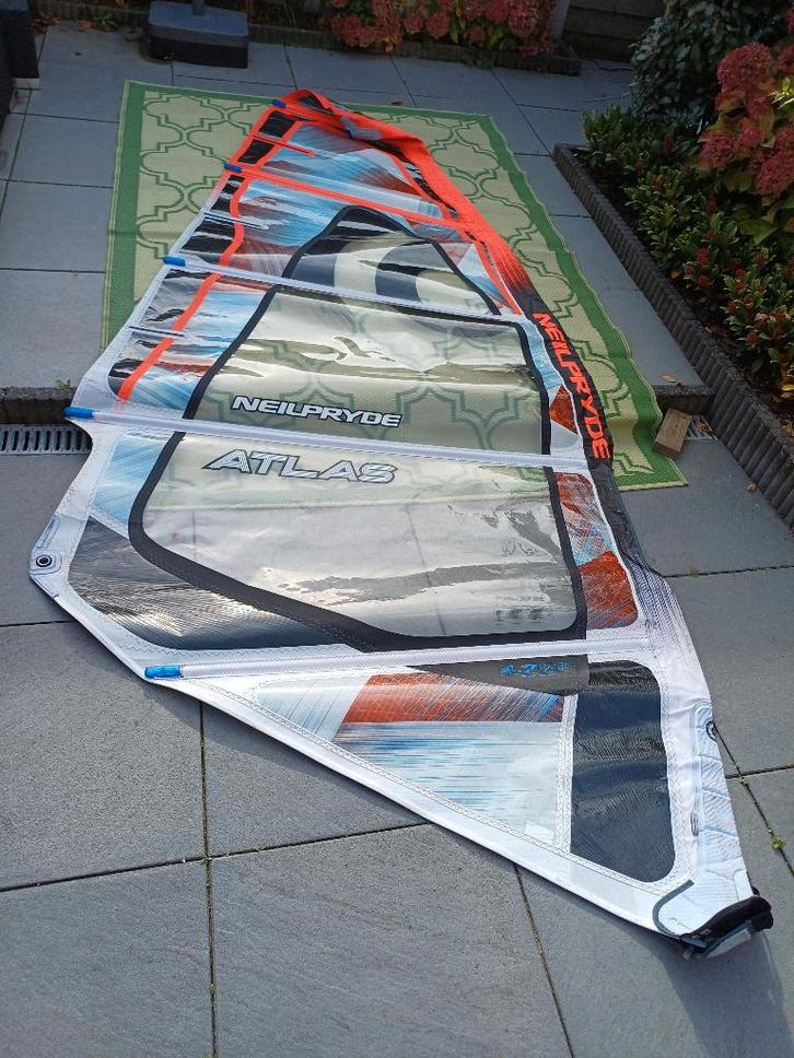 Diverse surfzeilen en surfspullen, Watersport en Boten, Windsurfen, Gebruikt, Zeil, 300 cm of meer, Minder dan 5 m², Ophalen