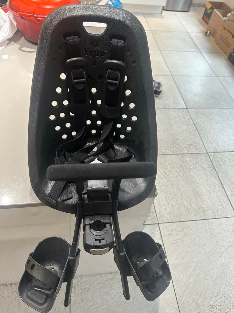 Yepp kinderzitje voor - zwart - incl. 2 sleutels, Ophalen of Verzenden, Zo goed als nieuw, Voorzitje, Voetsteuntjes