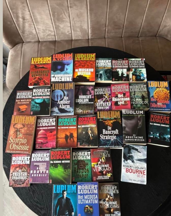 30 thrillers Robert ludlum, Ophalen of Verzenden, Gelezen, Nederland