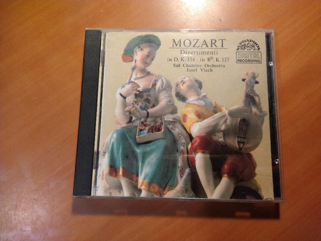 CD Mozart Divertimenti, Ophalen of Verzenden, Classicisme, Zo goed als nieuw, Orkest of Ballet