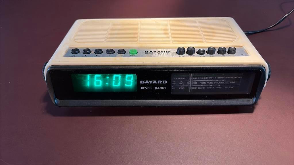 Vintage Bayard Reveil analoge wekkerradio.625, Ophalen of Verzenden, Gebruikt, Radio