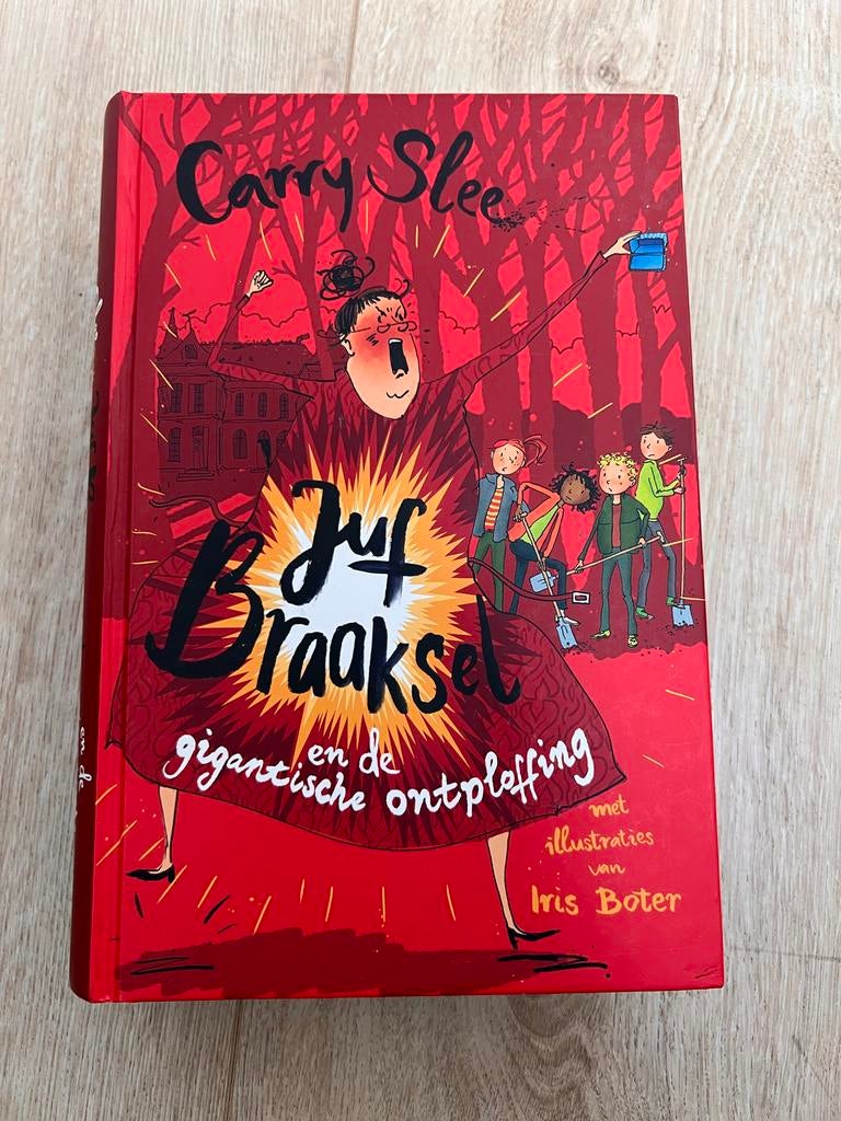 Juf Braaksel en de gigantische ontploffing - Carry Slee, Boeken, Ophalen of Verzenden, Zo goed als nieuw, Fictie algemeen