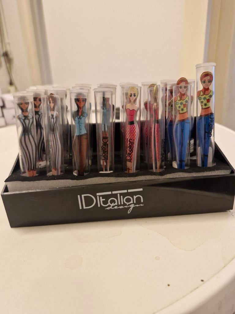 23 stuks pincetten in display - ID Italian Design, Sieraden, Tassen en Uiterlijk, Uiterlijk | Cosmetica en Make-up, Ophalen of Verzenden