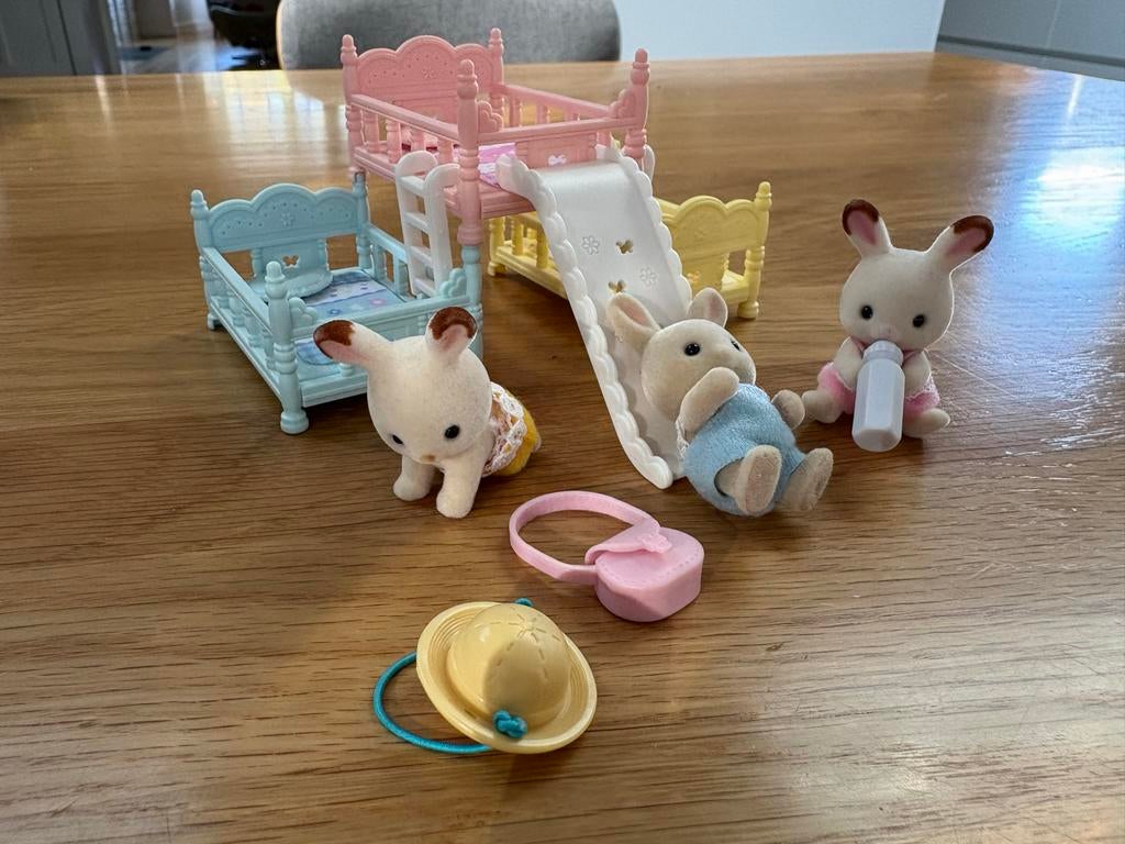 Sylvanian Families Stapelbed met 3 Baby Konijntjes, Ophalen, Zo goed als nieuw, Jongen of Meisje