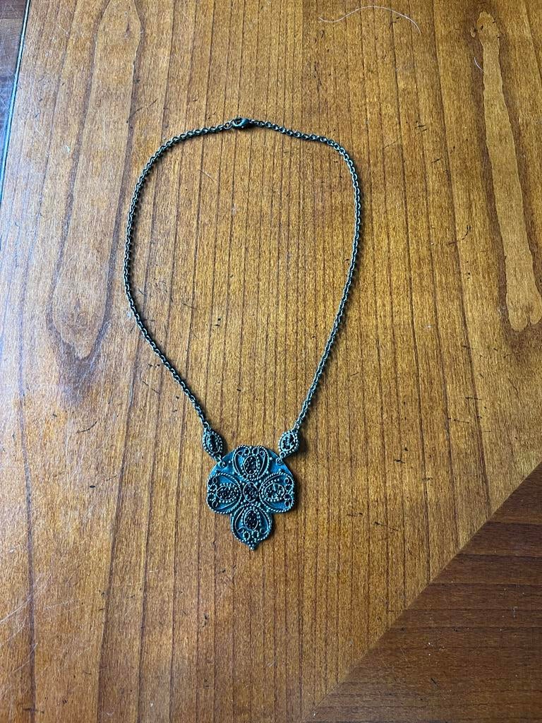 Eenvoudige ketting met hanger, Gebruikt, Ophalen of Verzenden, Zilver, Overige materialen