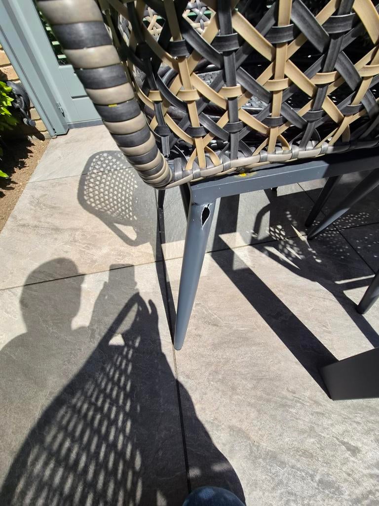 Tuinset met 4 stoelen en kussens - poot gescheurd, Tuin en Terras, Tuinsets en Loungesets, 4 zitplaatsen, Gebruikt, Ophalen of Verzenden