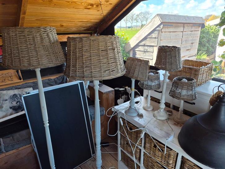 Sfeervolle lampen met rieten kap, Huis en Inrichting, Lampen | Vloerlampen, Gebruikt, 100 tot 150 cm, Hout, Overige materialen