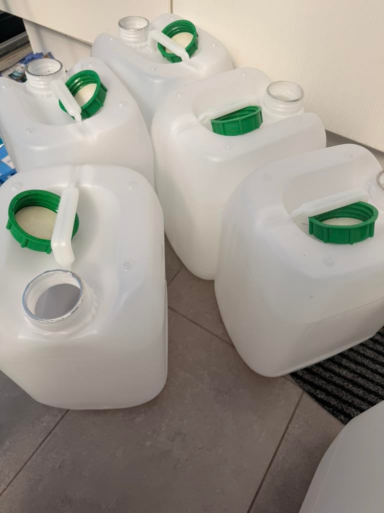 Jerrycan 10 l, Tuin en Terras, Regentonnen, Minder dan 75 liter, Ophalen, Zo goed als nieuw