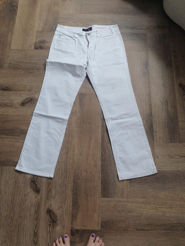 Leuke witte spijkerbroek maat w32, Kleding | Dames, Spijkerbroeken en Jeans, Ophalen, Zo goed als nieuw, Wit, W30 - W32 (confectie 38/40)