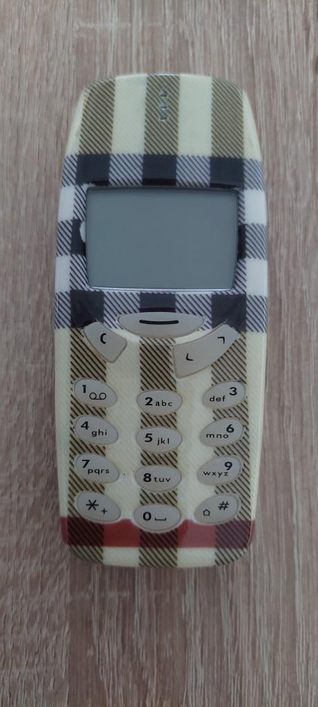Nokia 3310 met geruit patroon, Telecommunicatie, Mobiele telefoons | Nokia, Ophalen of Verzenden