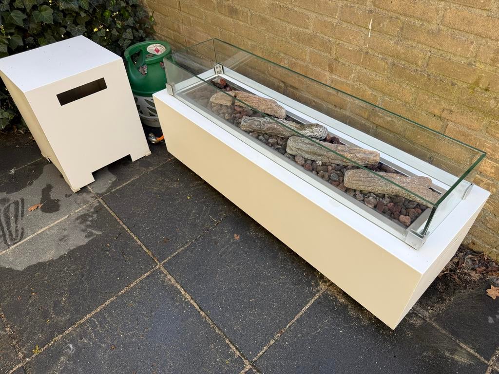 Moderne witte vuurtafel met gasfleshouder, beschermhoes, Ophalen